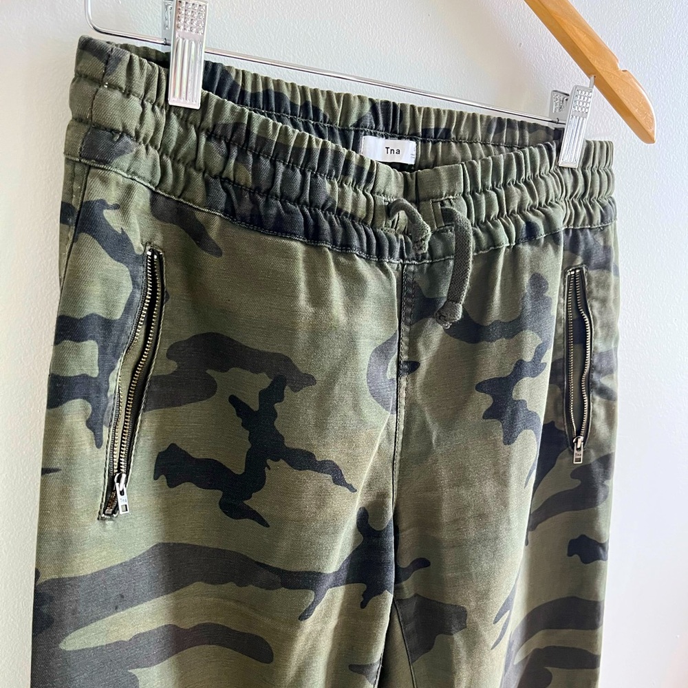 Aritzia TNA Alix Jogger Pant - Camo, Size Small
